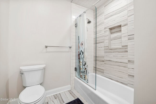 Building Photo - 37 White St