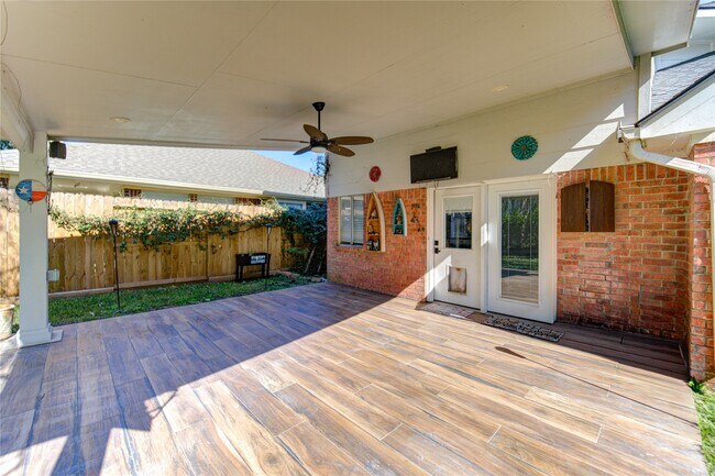 Building Photo - 115 Crimson Bay Dr