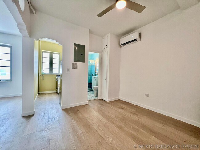 Building Photo - 901 Collins Ave