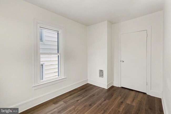 Building Photo - 335 Poplar St