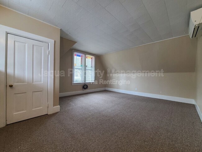 Building Photo - 621 State St