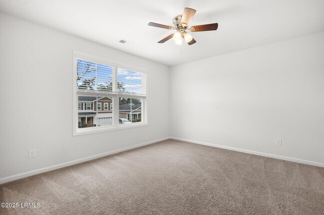 Building Photo - 98 Great Bend Dr