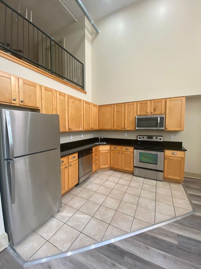 Building Photo - Beautiful 2 Bed 2 Bath loft Apartment W/D ...