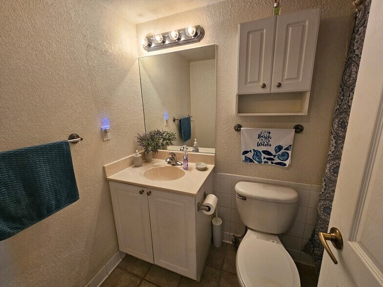 Building Photo - 2501 S Ocean Dr