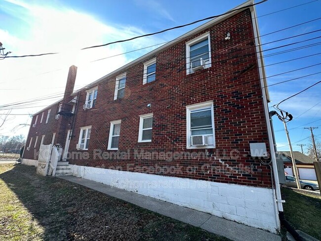 Building Photo - 901 N 16 St