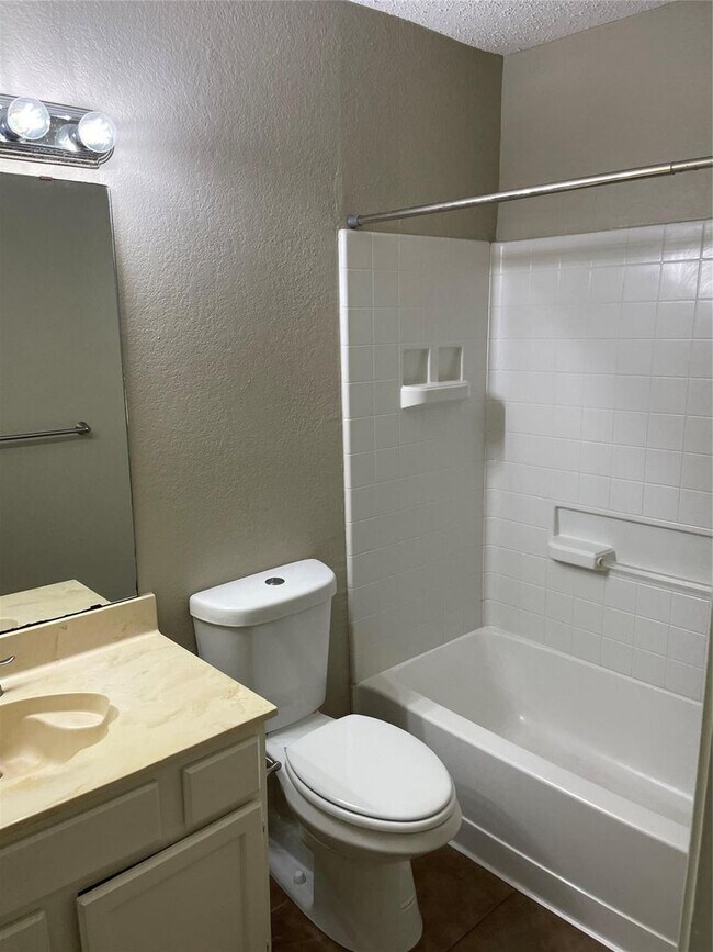 Building Photo - Trails Pl.