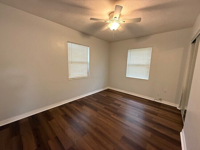 Building Photo - 3310 New England St