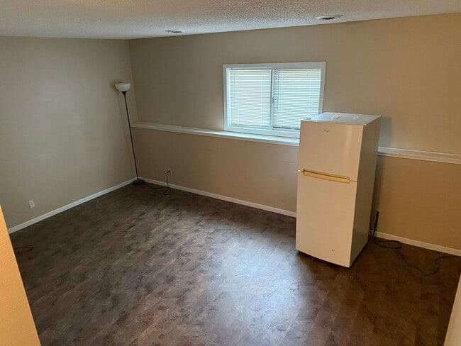 Building Photo - ~ FALL FEELS (And DEALS!) ~ 3 Bedroom, 3 B...