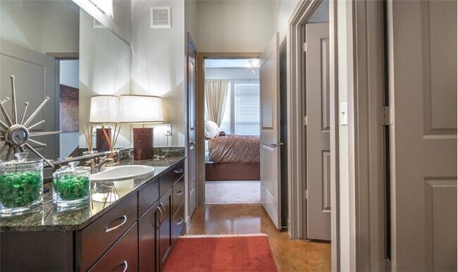 Building Photo - 2612 Ross Ave