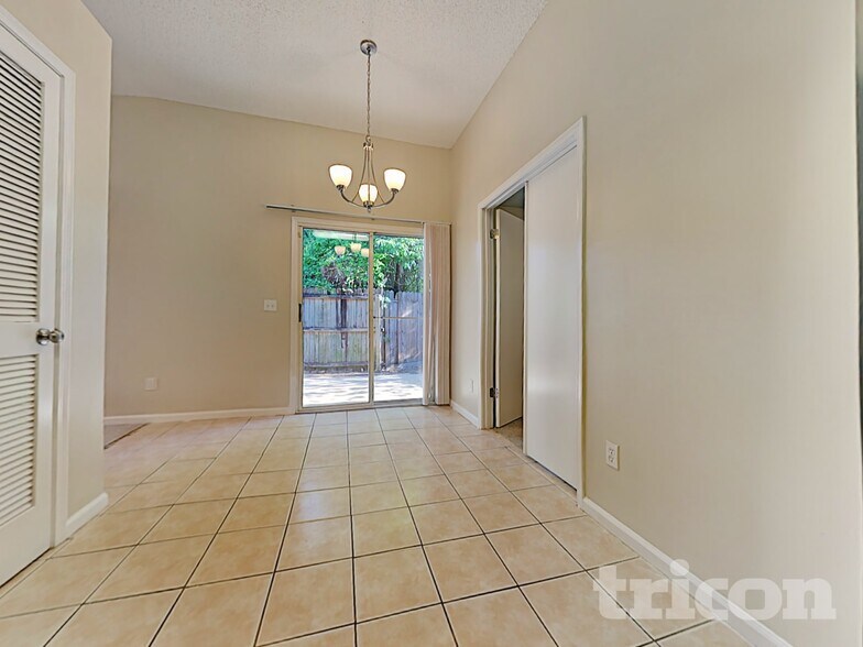 Building Photo - 1293 Munson Cove Dr