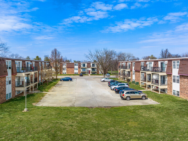 Building Photo - Pine Ridge Apartments