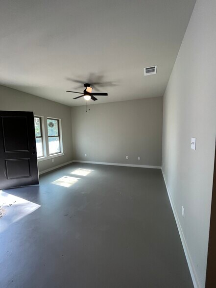 Building Photo - 11000 County Road 152 W