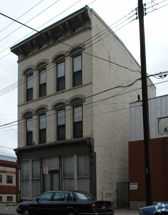 Building Photo - 1901 Freeman Ave