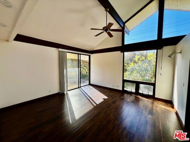 Building Photo - 1011 El Segundo Dr