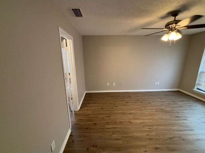 Building Photo - 1206 Devonshire Ln