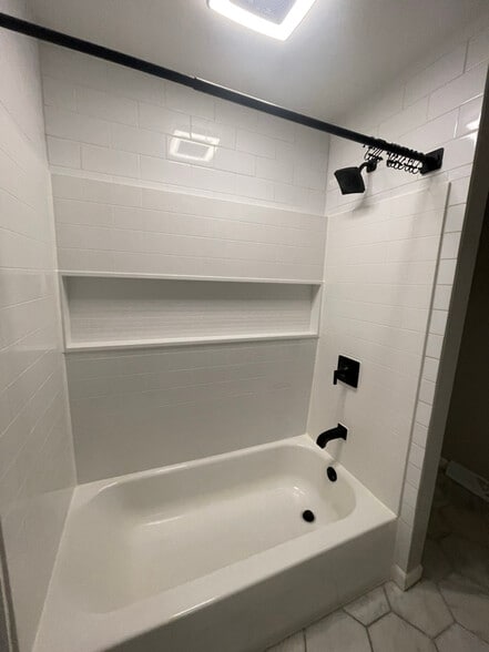 Building Photo - 5965 Teakwood Dr