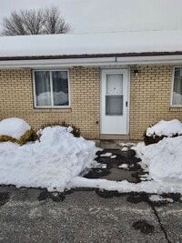 Building Photo - Studio apartment- New Castle PA