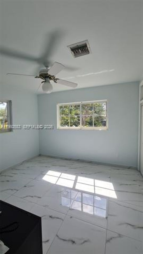 Building Photo - 6130 SW 64th Ave