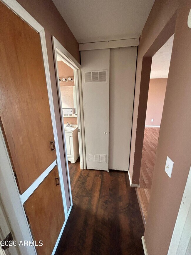 Building Photo - 1955 E 8th St