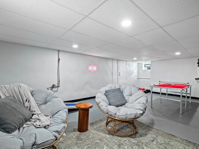 Building Photo - 18031 Larchwood Ave