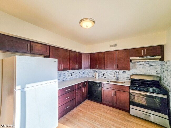 Building Photo - 1302 Bradley Ct