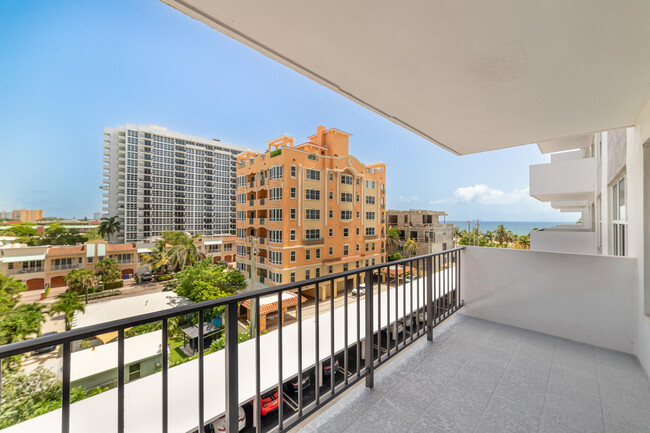 Building Photo - 405 N Ocean Blvd