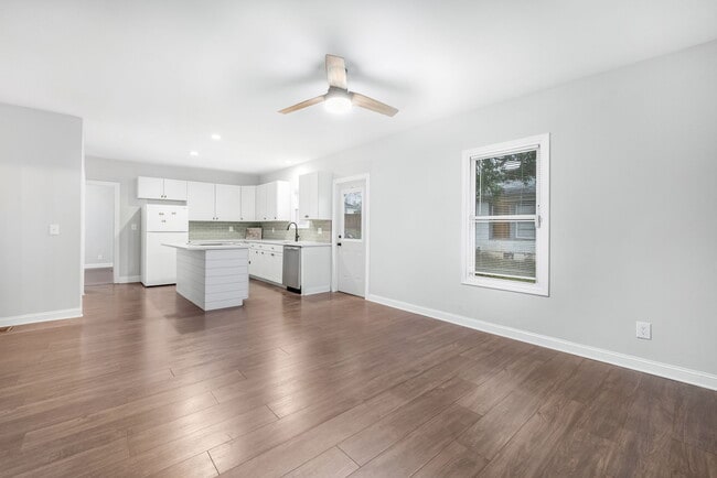 Building Photo - 306 Sacco St