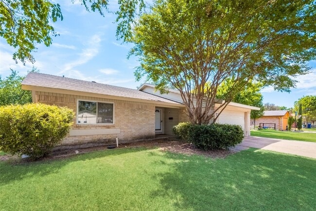 Building Photo - 5605 Valley Mills Dr