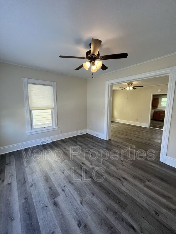 Building Photo - 25 William St