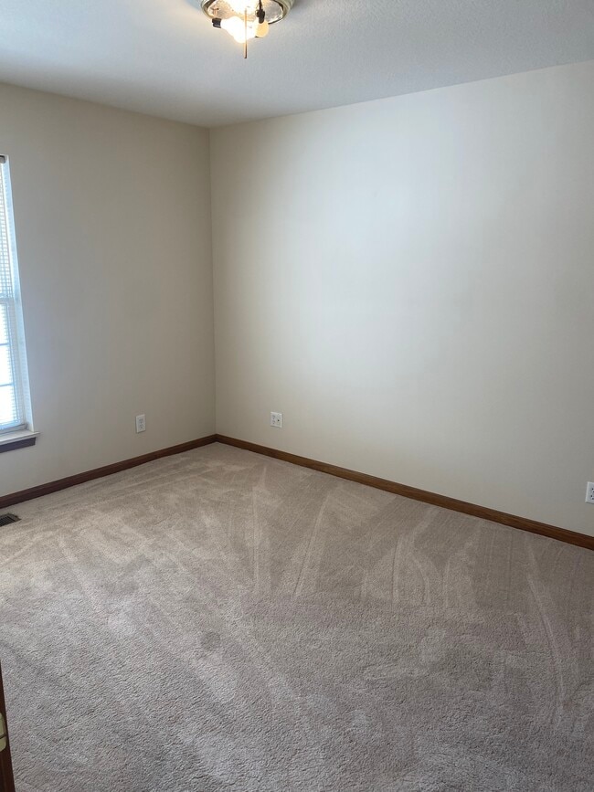 Building Photo - 2928 E Shetland Dr
