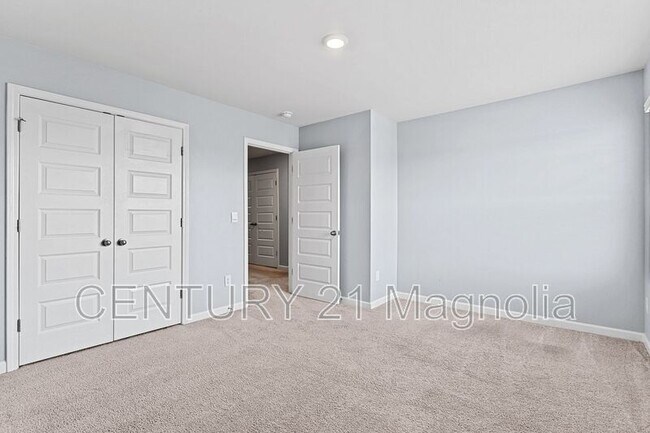 Building Photo - 552 Post Oak Ln