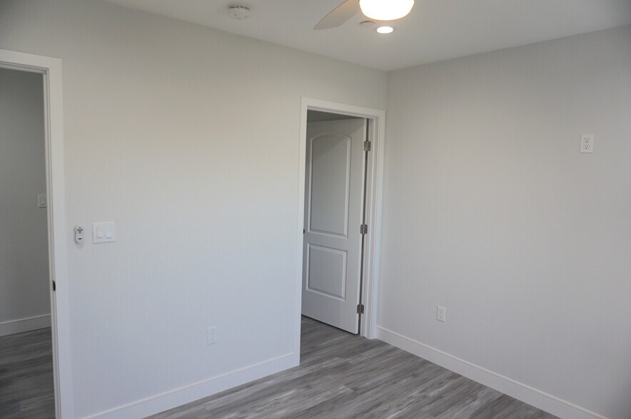 Building Photo - 10332 Jordan Ave