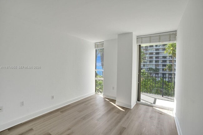Building Photo - 1450 Brickell Bay Dr