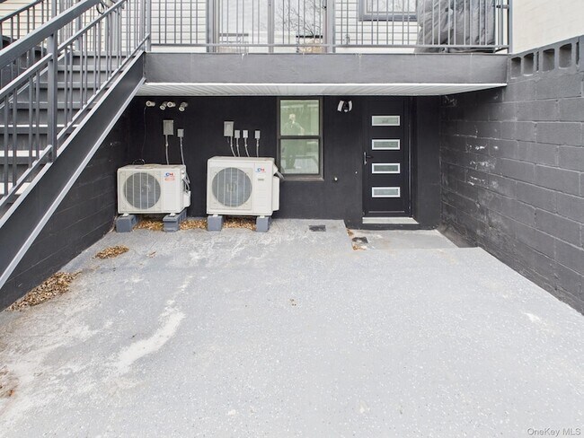 Building Photo - 1770 Pacific St