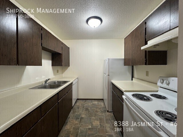 Building Photo - 8388 Jasmine St