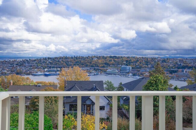 Building Photo - 1514 Bigelow Ave N