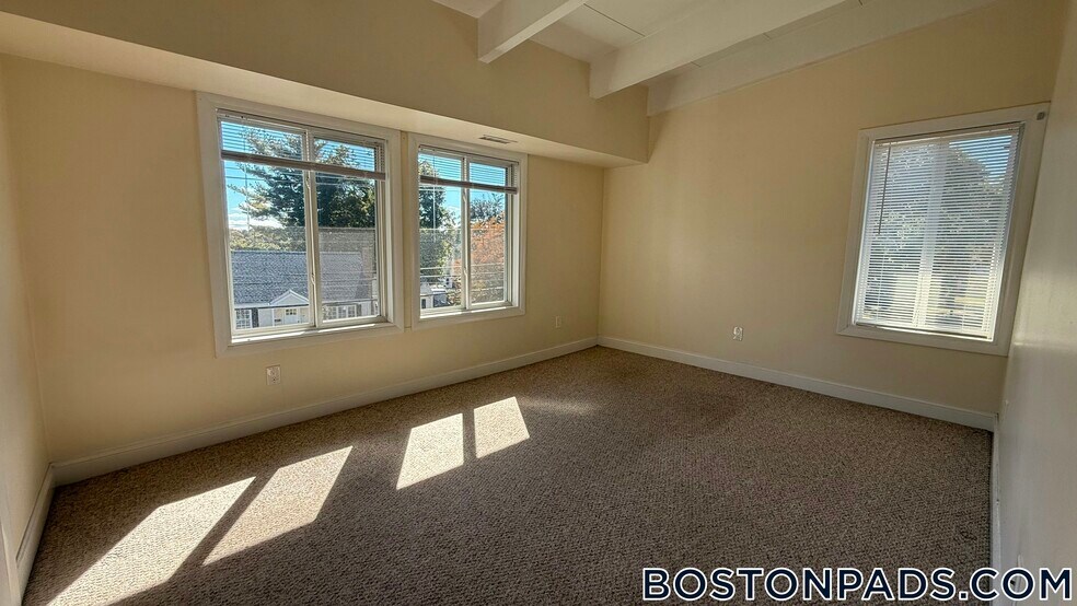 Building Photo - 12 Westgate Dr