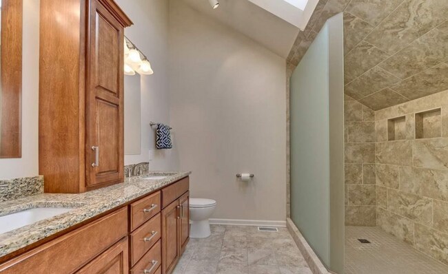 Building Photo - Beautiful 4 Bedroom In Rose Garden Estates!!