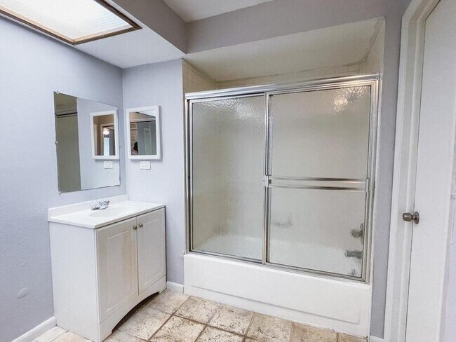 Building Photo - 5143 Puritan Cir