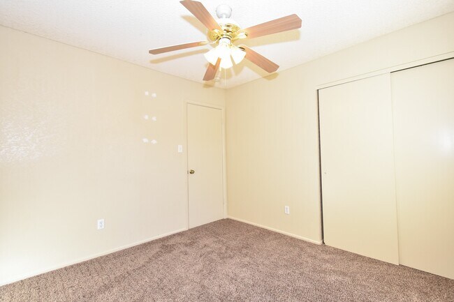 Building Photo - 2866 S 30th Dr