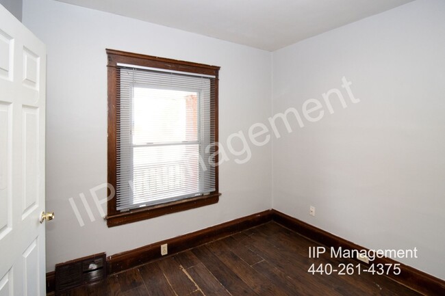 Building Photo - Lovely 2 Bed, 1 Bath Apartment in Clevelan...