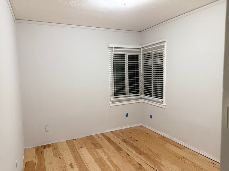 Building Photo - 1914 6th Ave