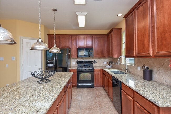 Building Photo - 25203 Oak Villa Dr