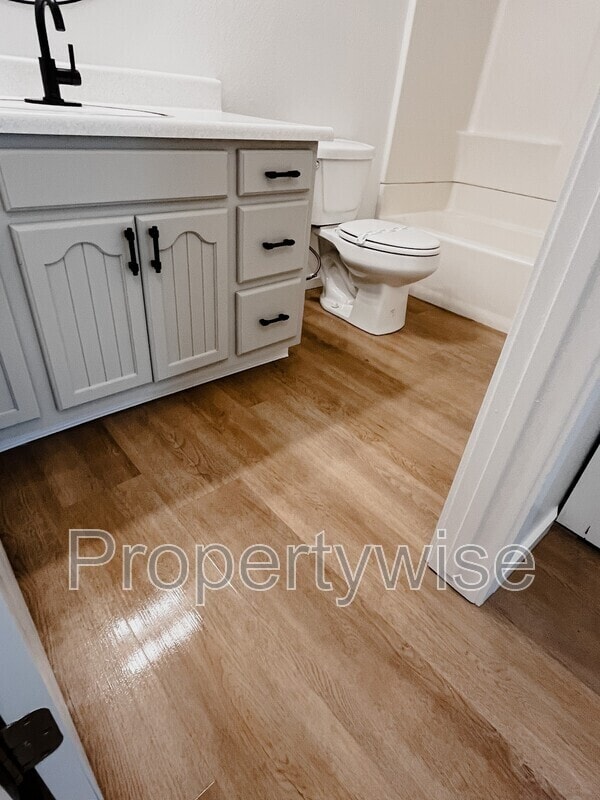 Building Photo - 770 N Main St