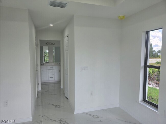 Building Photo - 2707 30th St SW