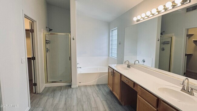 Building Photo - 10752 W Granada Rd