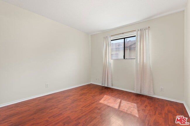 Building Photo - 6021 Lindley Ave