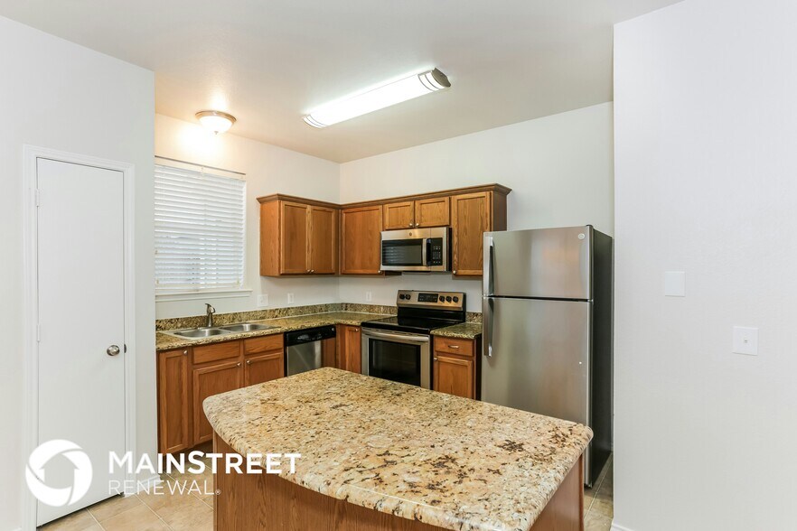 Building Photo - 10620 Astor Dr