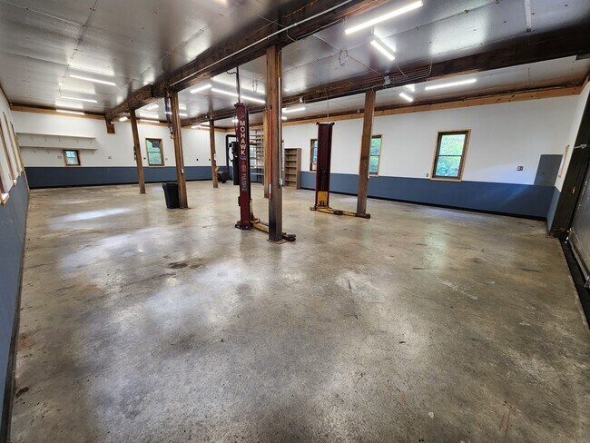 Building Photo - 7522 Utegg Rd