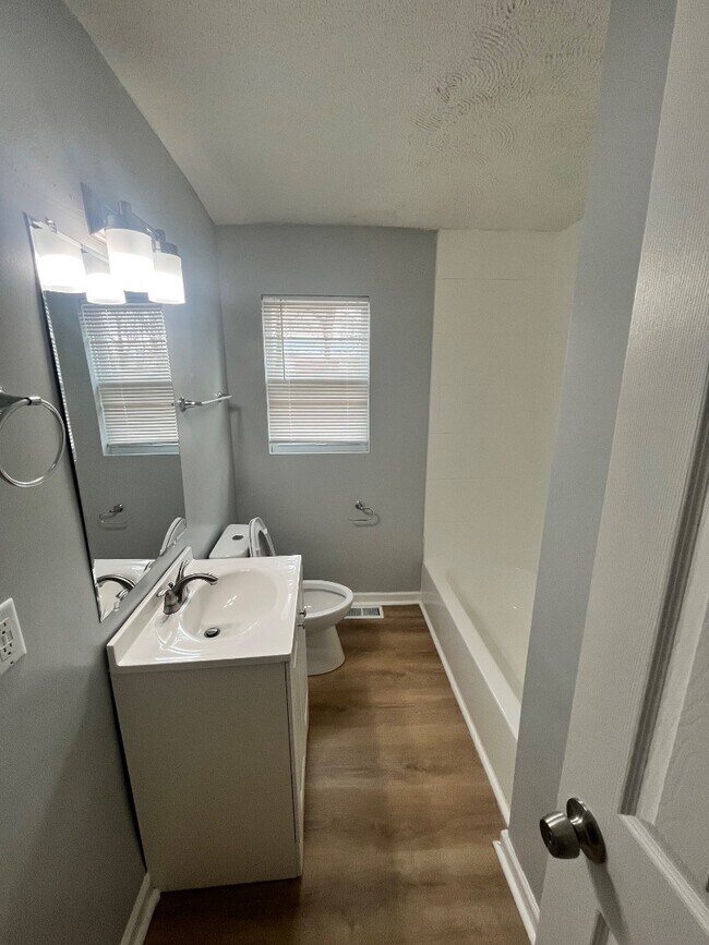 Building Photo - 2601 Dundeen St